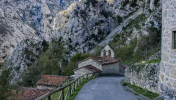 Camarmeña, el pueblo con unas increíbles de los Picos de Europa