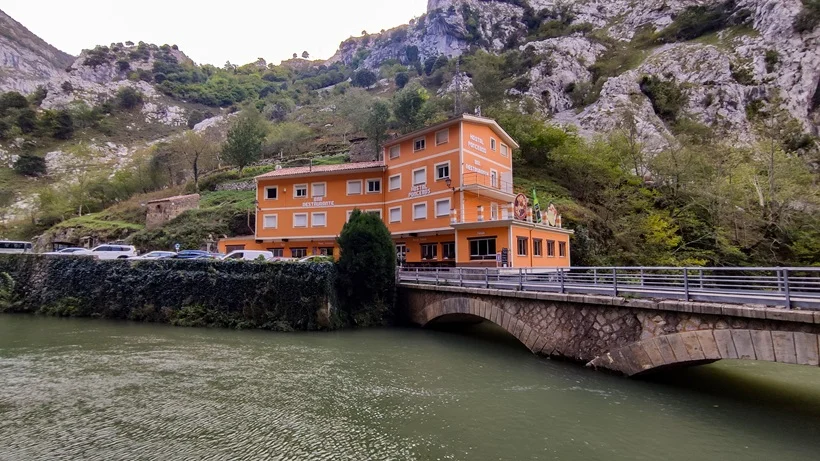 Hostal Poncebos