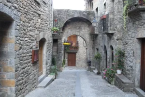 Segundo arco de la entrada por la calle Portal de Abajo.