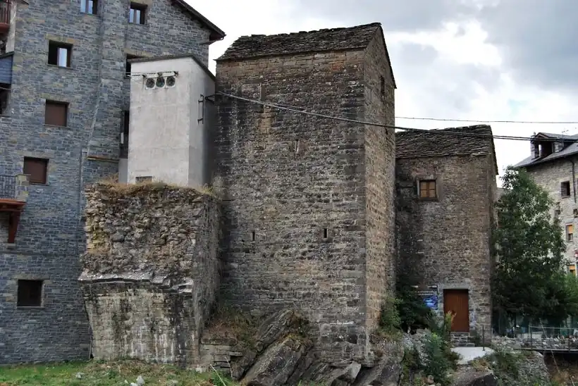 Antigua cárcel de Broto
