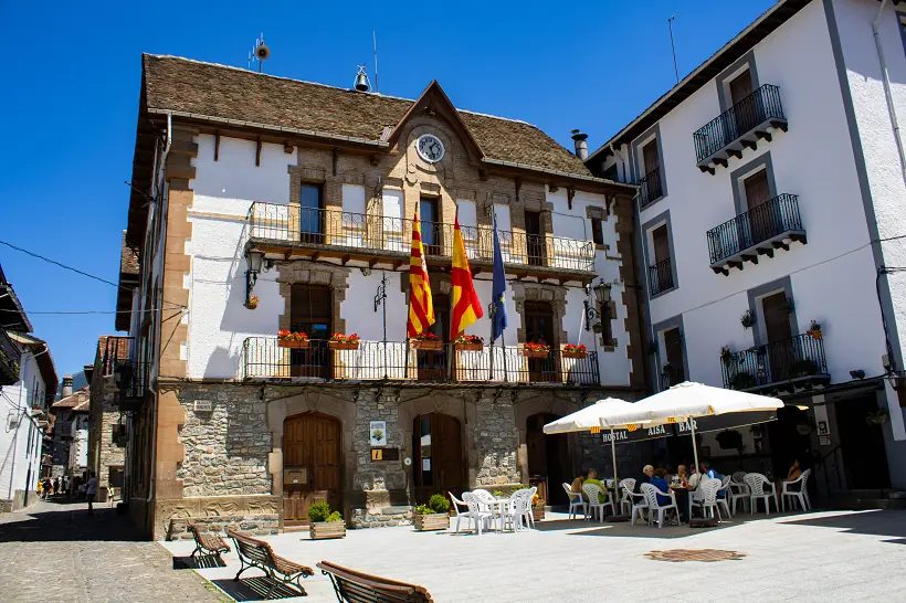 Ayuntamiento y oficina de turismo de Ansó