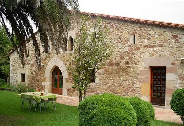 Casa Gótica de Viérnoles. Foto de Junta Vecinal de Viérnoles