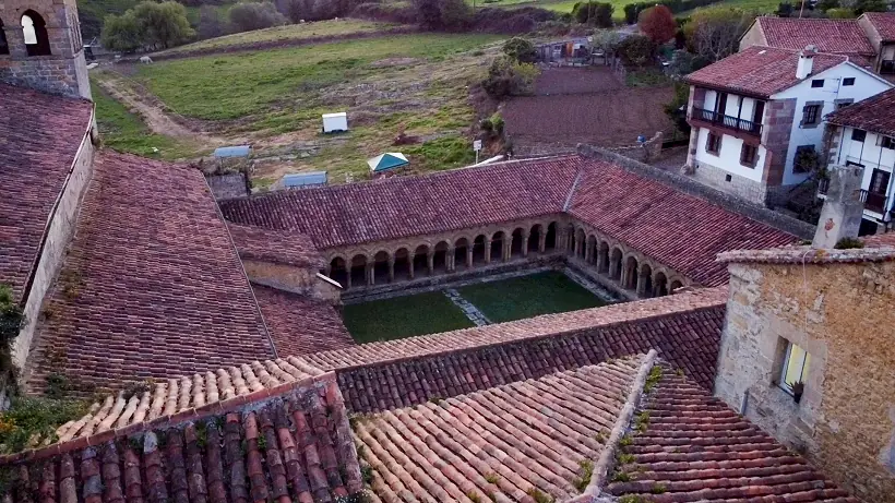 Vista aérea del claustro de la Colegiata de Santa Juliana
