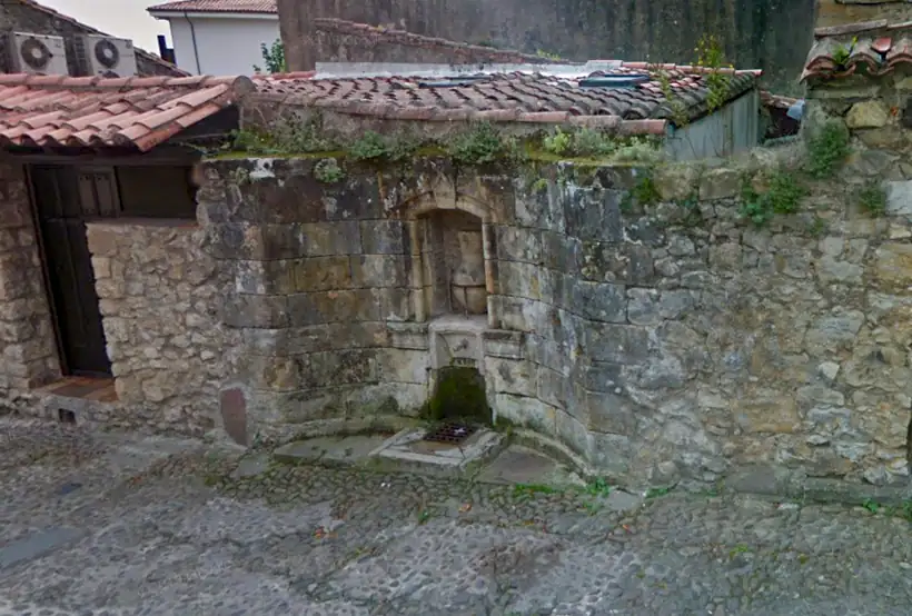 La fuente del Jarro. Se trata de un jarro dentro de una hornacina.