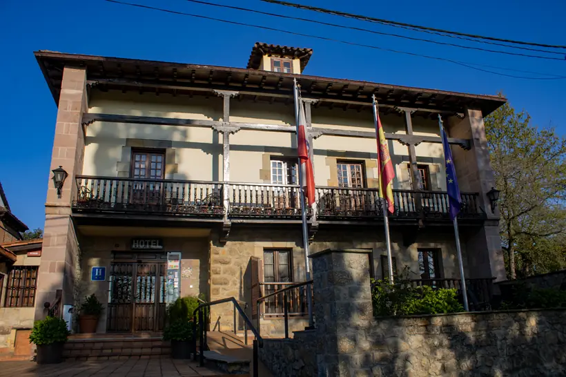 Entrada del Hotel Los Ángeles de Santillana del Mar
