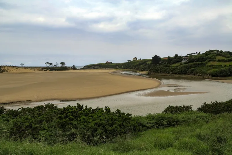 Duna y marisma de Oyambre