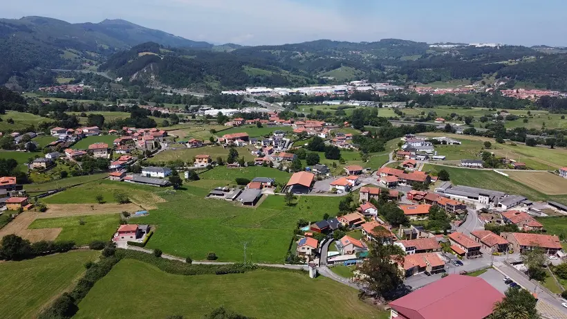 Vistas de Viérnoles desde el aire a vista de dron