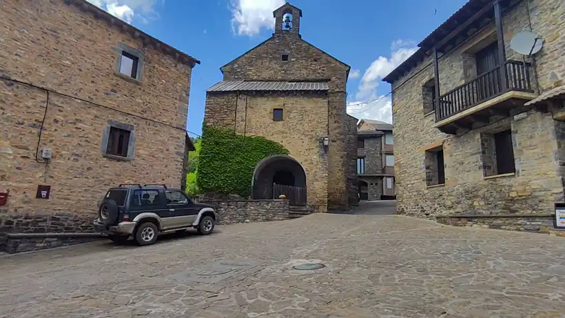 Iglesia de Nuestra Señora de los Dolores y Ayuntamiento de Fanlo
