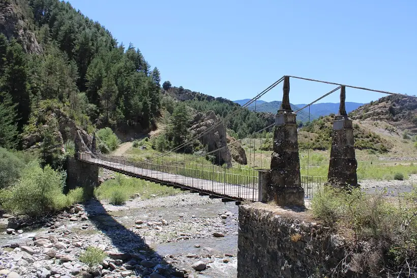 Puente colgante de Jánovas sobre el río Ara