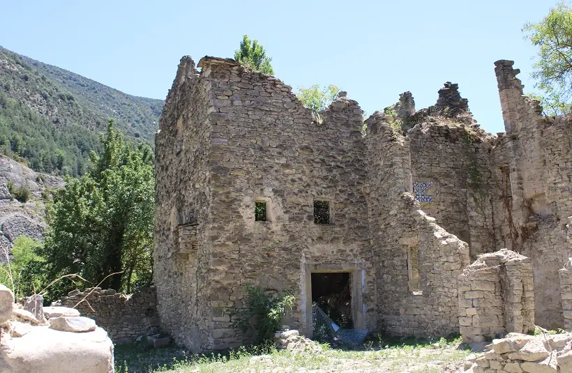 Ruinas del pueblo expropiado de Jánovas en Huesca