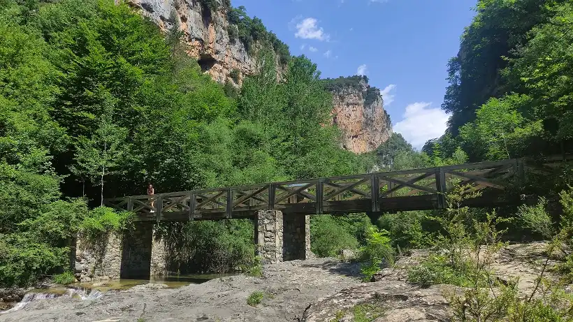 Puente sobre el río Vellós en el valle de Añisclo