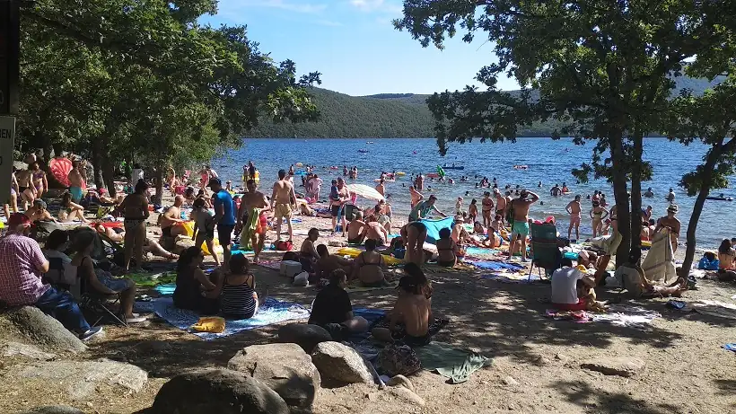 Bañistas en el Lago de Sanabria
