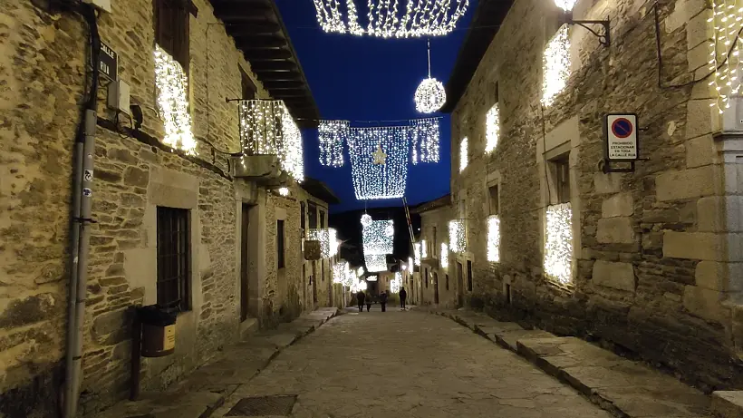 Calle de Puebla de Sanabria en Navidad