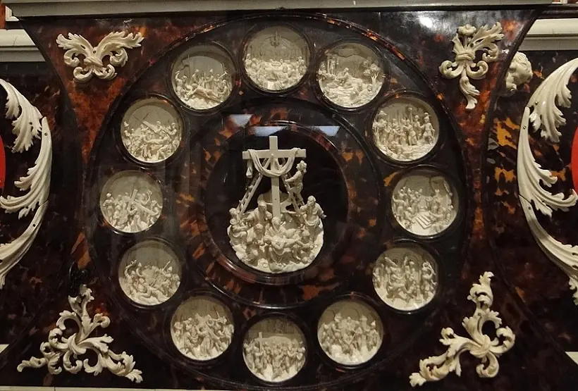 Calvario de Marfil y Carey de la Sacristía de la Colegiata de Toro