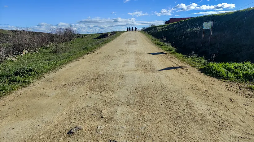Pista de inicio de ruta de Las Pilas de Almaraz
