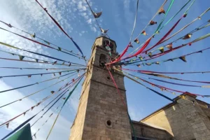 Plaza Mayor de Puebla de Sanabria durante el Mercado Medieval
