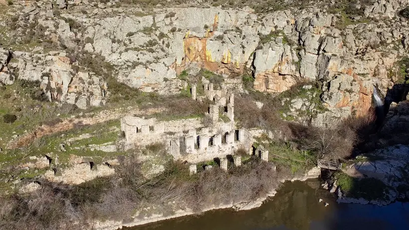 Ruinas del pueblo minero en Las Pilas de Almaraz